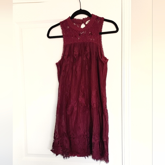 Taylor & Sage Dresses & Skirts - Taylor & Sage Maroon Lace Dress
